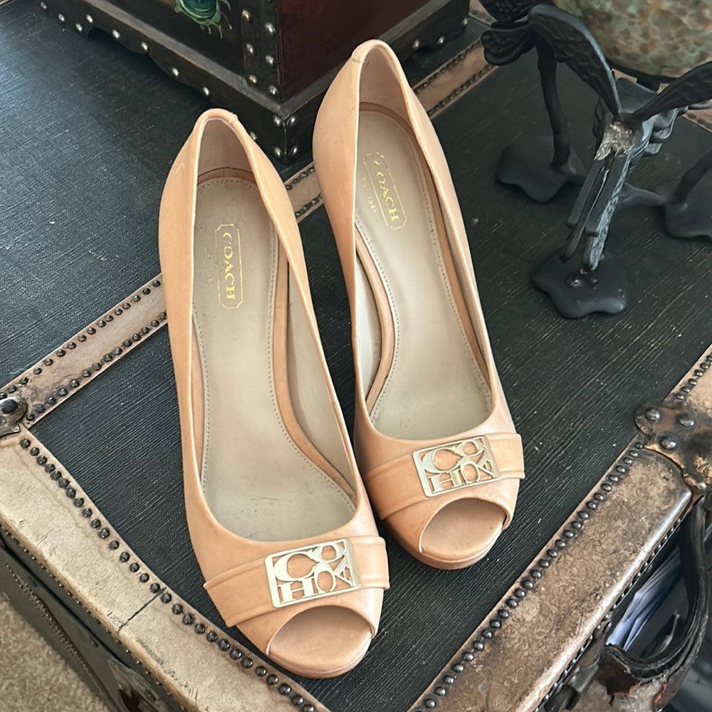 Coach Shoes Women’s Peep Toe Pump Size 7.5 EUC